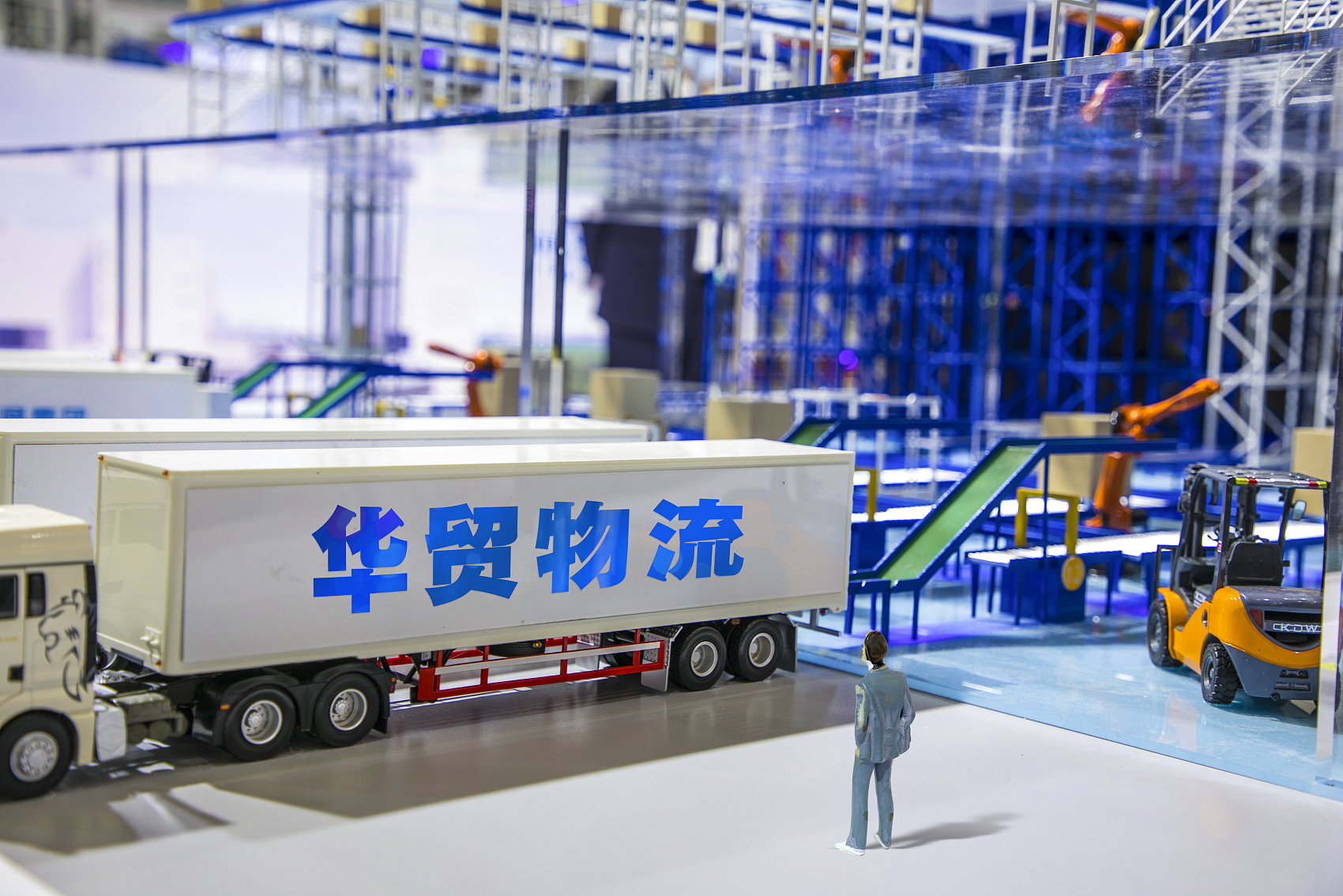 华贸物流主业逆市提升净利八年增6倍 跨境电商业务营收涨722%__凤凰网