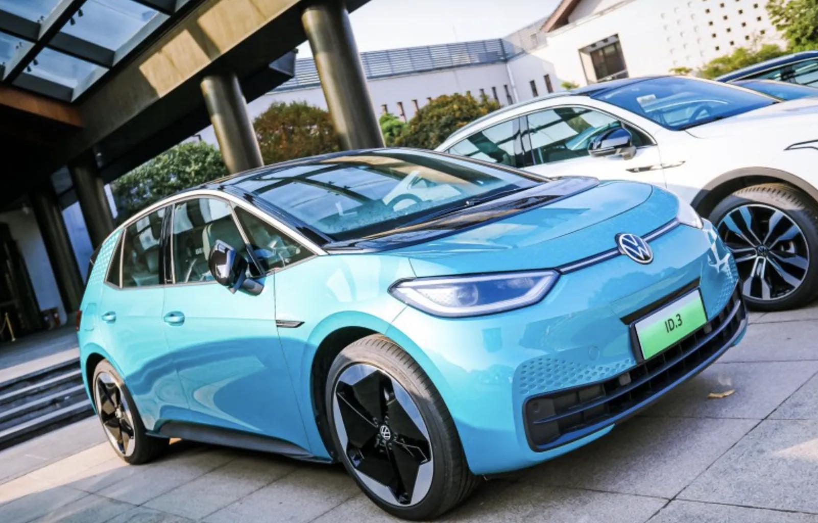 女生第一眼就爱上！试驾上汽大众ID3，后驱纯电小钢炮真香_凤凰网汽车_凤凰网