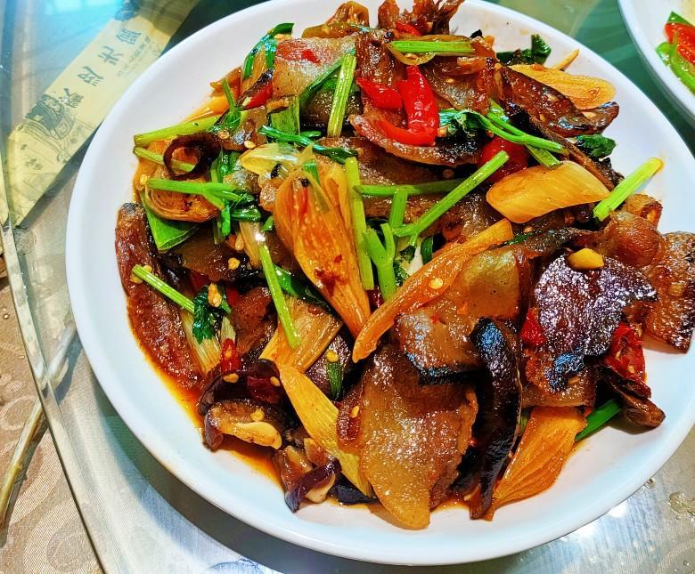 3,美食推介:岚皋腊肉,岚皋六碗,柴火吊罐肉,魔芋豆腐,辣子鸡,巴山