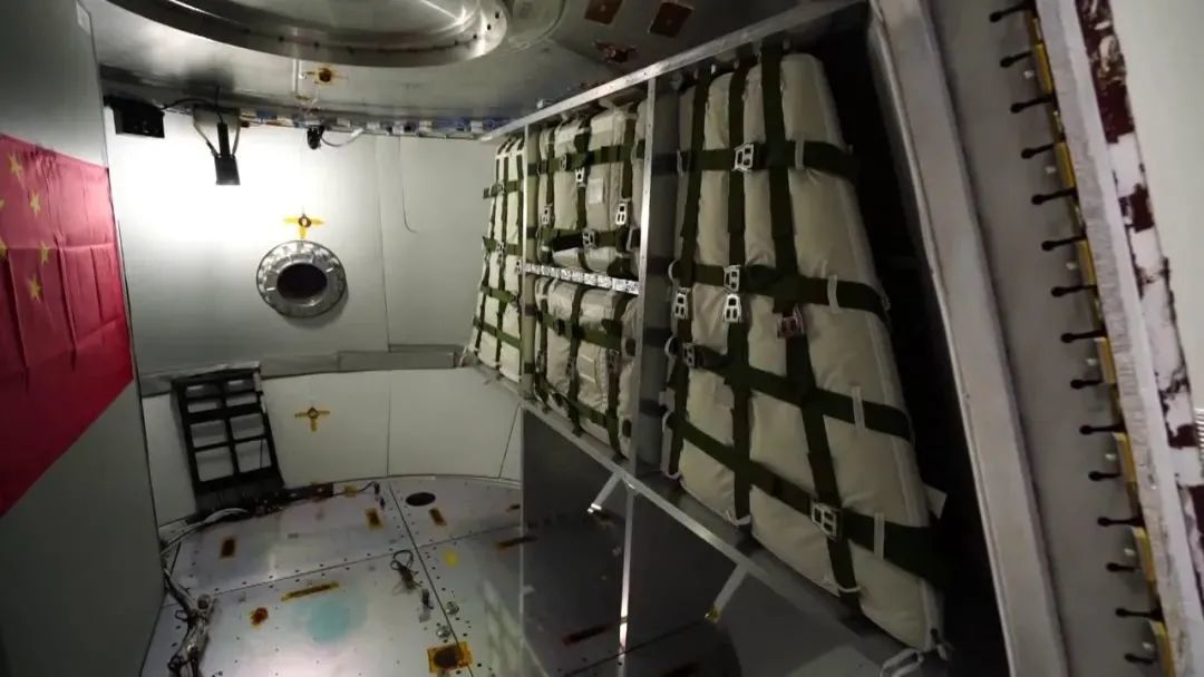 中国新一代载人飞船亮相航展超越美国nasa登月飞船