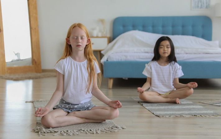 静坐手势有特别含义么?公益课问答