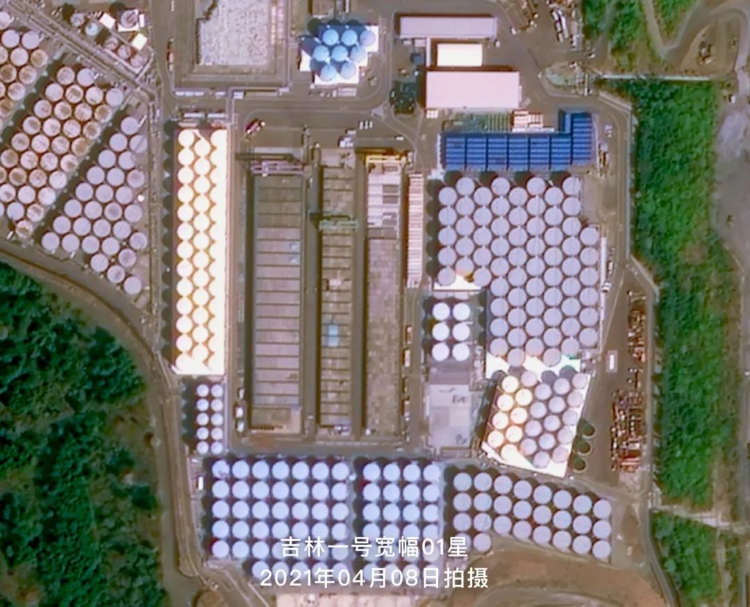 图：日本福岛第一核电站内的核废水储存罐局部放大图