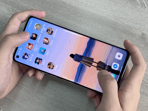 在进入游戏之后,coloros 11的游戏助手还有着很多实用的功能,例如手感