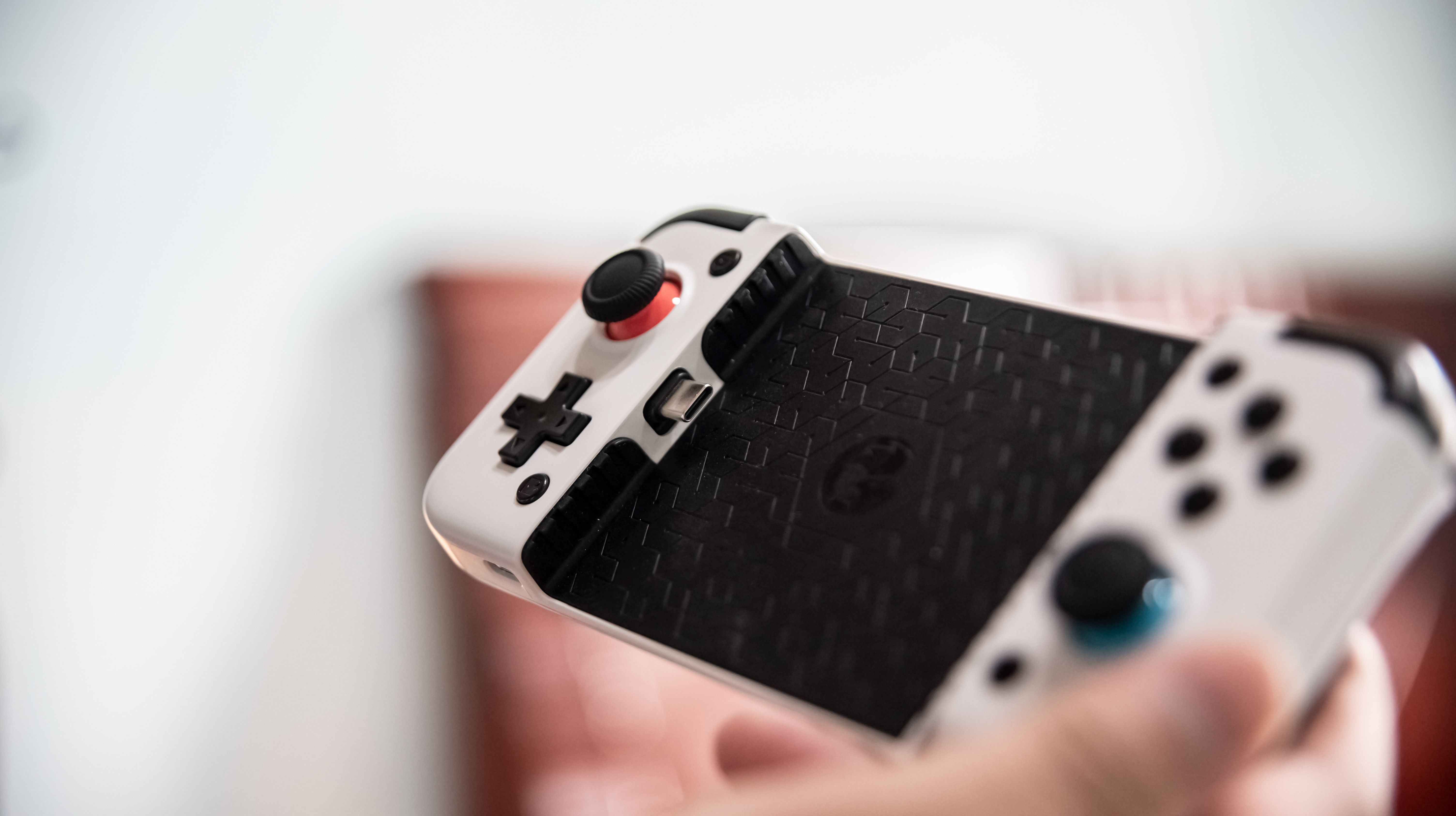 百元也能体验switch小游戏?---盖世小鸡x2游戏手柄