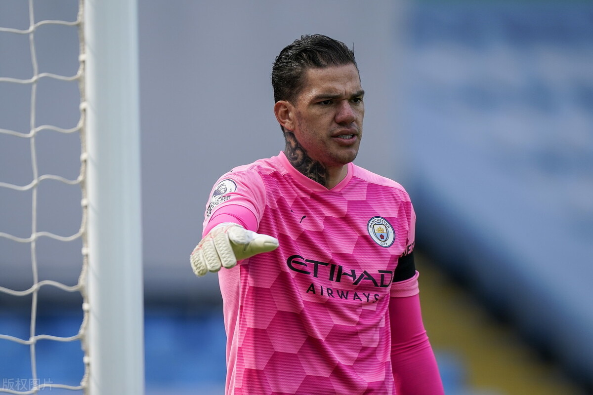 丁丁说我能客串门将,在曼城踢球其乐无穷__凤凰网