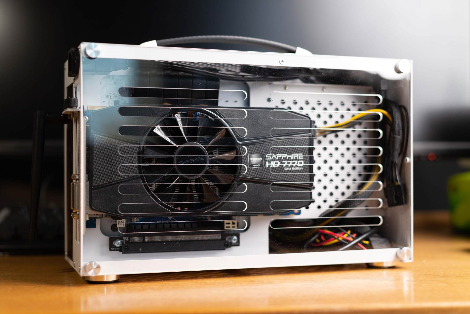 超频三蜂鸟i100:这可能是最值得入门itx机箱