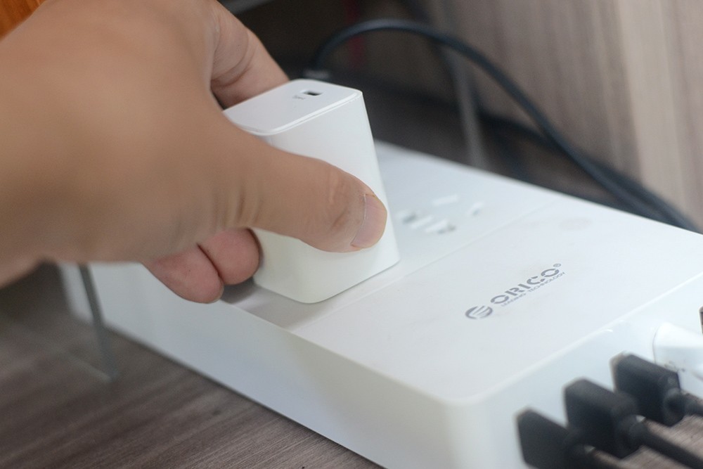 轻巧极速快充头,奥睿科65w氮化镓充电器__凤凰网