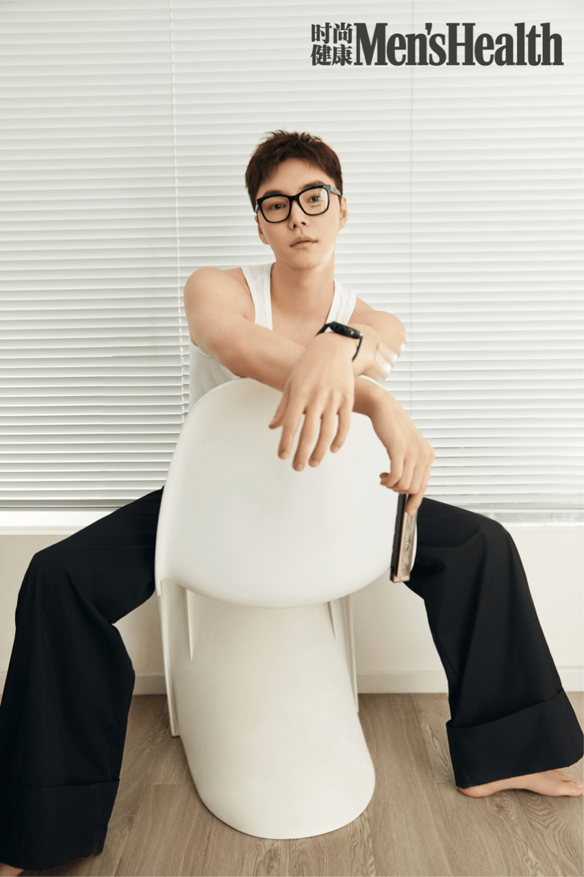 孙博豪解锁《时尚健康》七月刊 自律向上 积聚能量__凤凰网