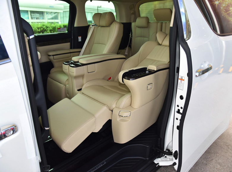 一人之下,万人之上——详细体验丰田 vellfire 威尔法