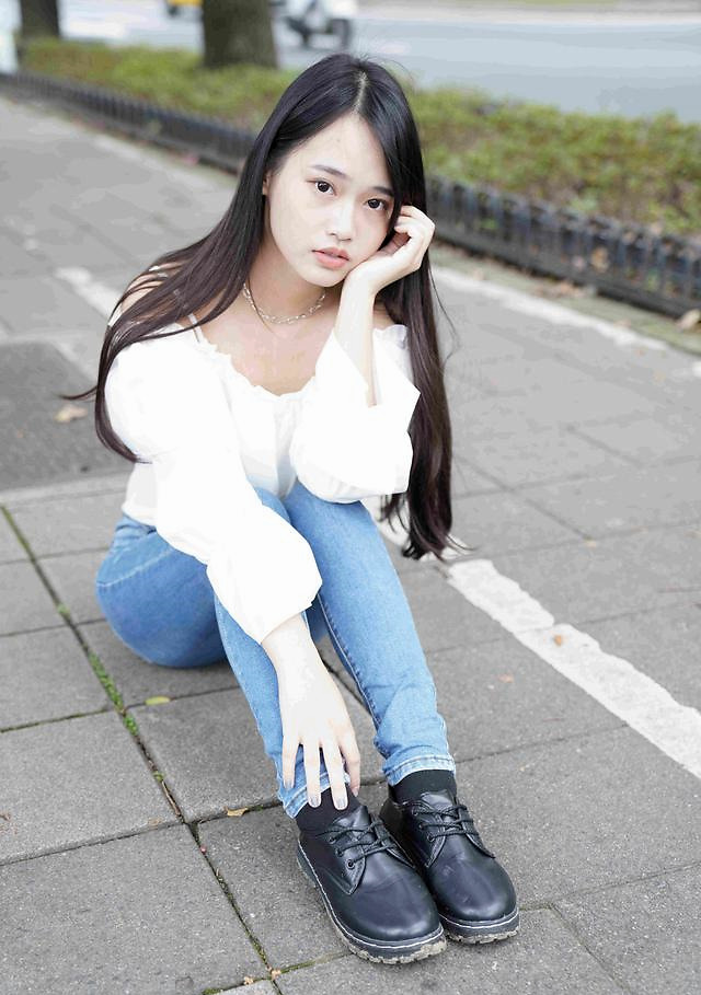 长相清纯的台湾姑娘,甜美笑容就像邻家女孩