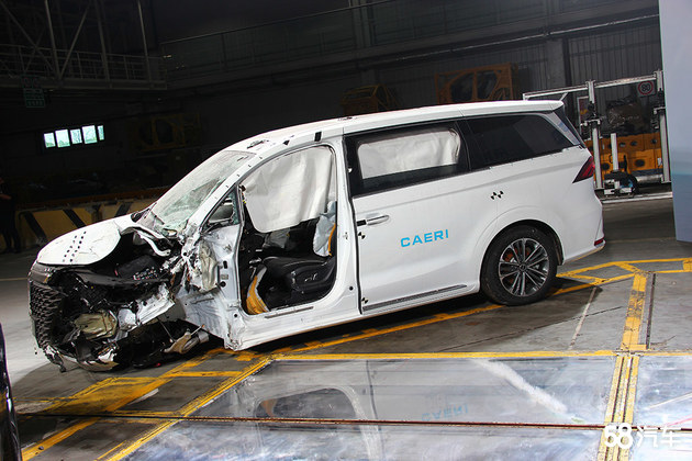 荣威imax8中保研碰撞全优安全细节满满