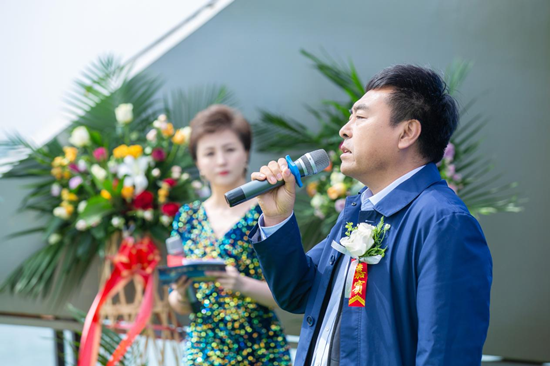 秦皇岛新朝旅游董事长焦利军向到场的领导及嘉宾介绍了全景秦皇岛航线