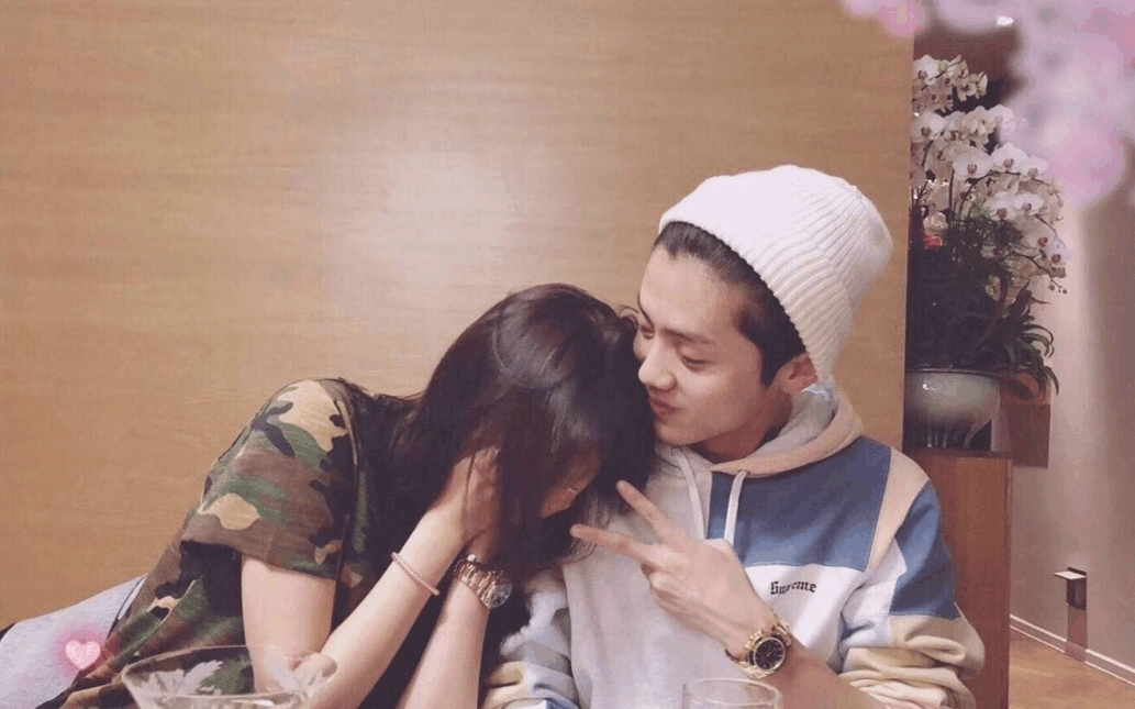 粉丝变绿茶关晓彤卡点为鹿晗送生日祝福后粉丝怒了