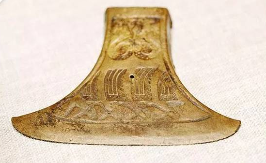 宁波博物院羽人竞渡纹铜钺