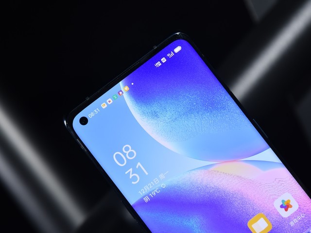 oppo reno5顏值亮眼,性能也是大賣點