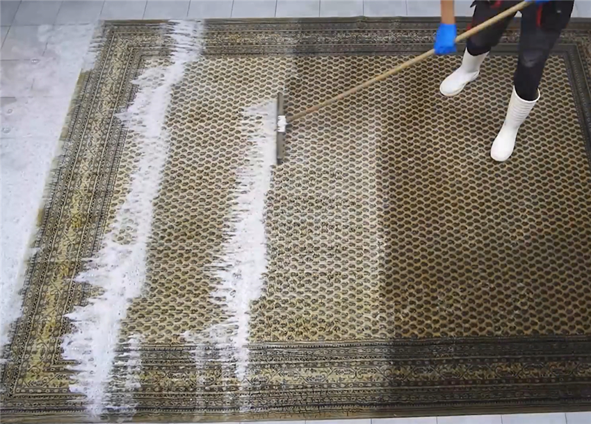 地毯用3年有多脏?网友"豪掷"800块清洗,过程引起舒适