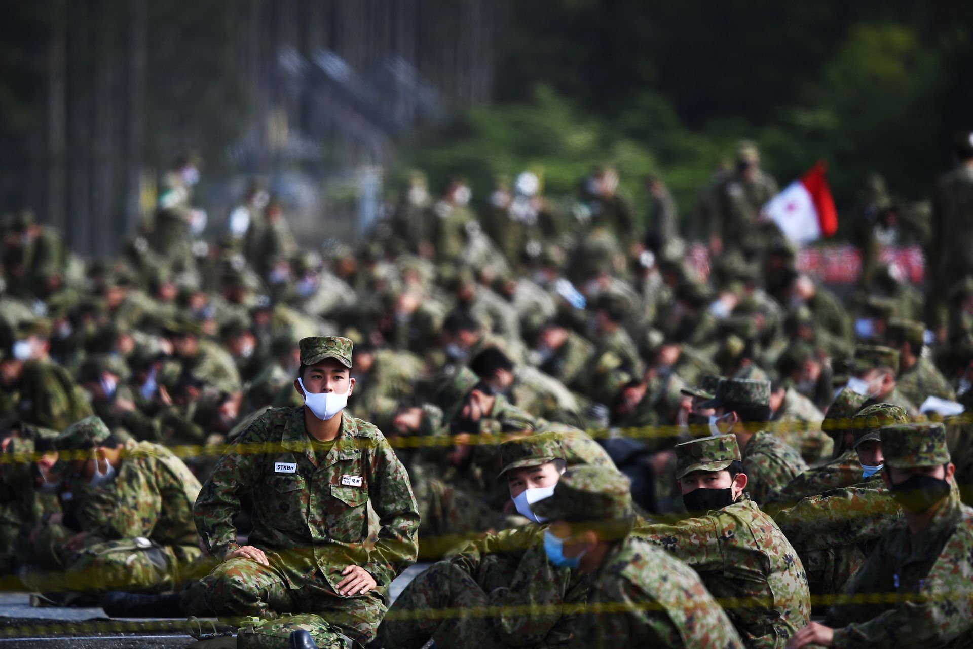 日本自卫队基地被攻破!狗熊冲破哨兵阻拦,数人倒在血泊中