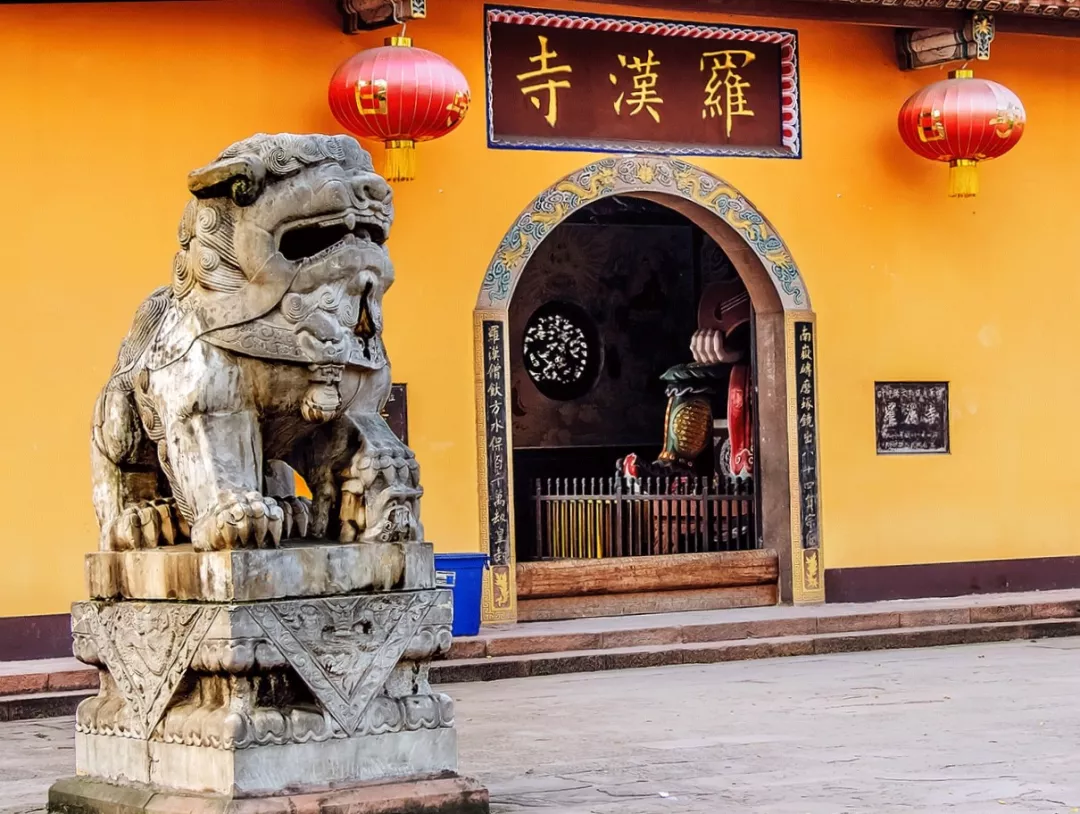 13年前,罗汉寺里的108个新生儿,吴京收养了两个.__凤凰网