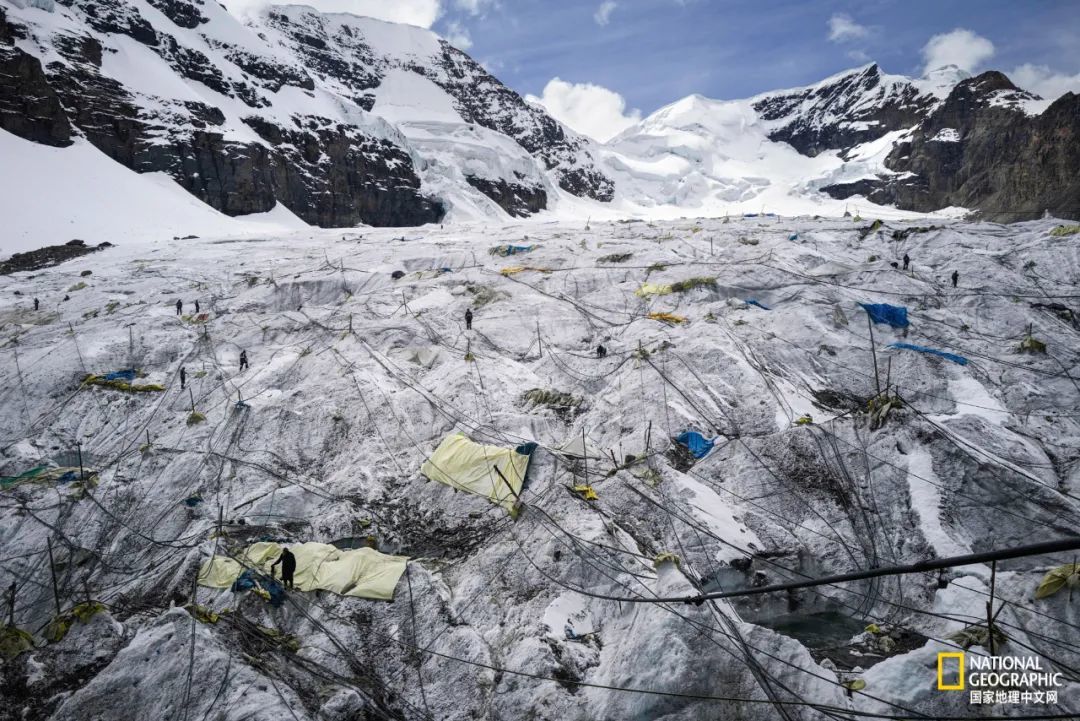 黄金加工产生汞蒸气，污染了安第斯山的“睡美人”冰川，继而污染当地居民的饮用水
