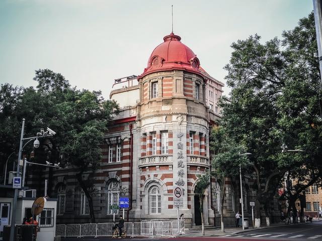 中國法院博物館是東交民巷內極具辨識度的建築之一,其前身為日本正金