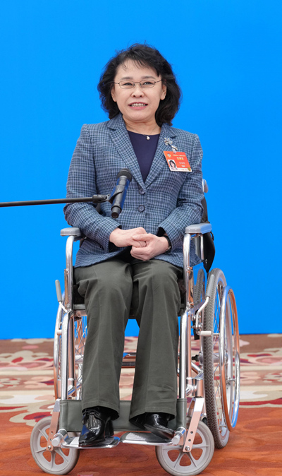 张海迪委员为祖国荣誉而战的决心是胜利的保证