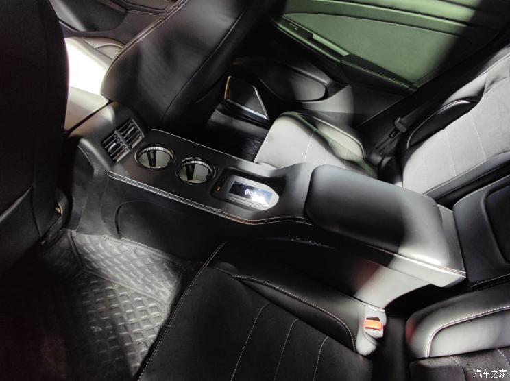 中国国际汽车改装展:捷达vs7绅士版亮相