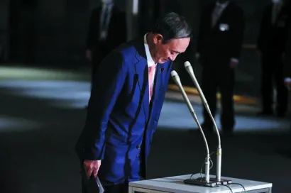 菅义伟就国会议员违反防疫规定鞠躬道歉.来源:gj