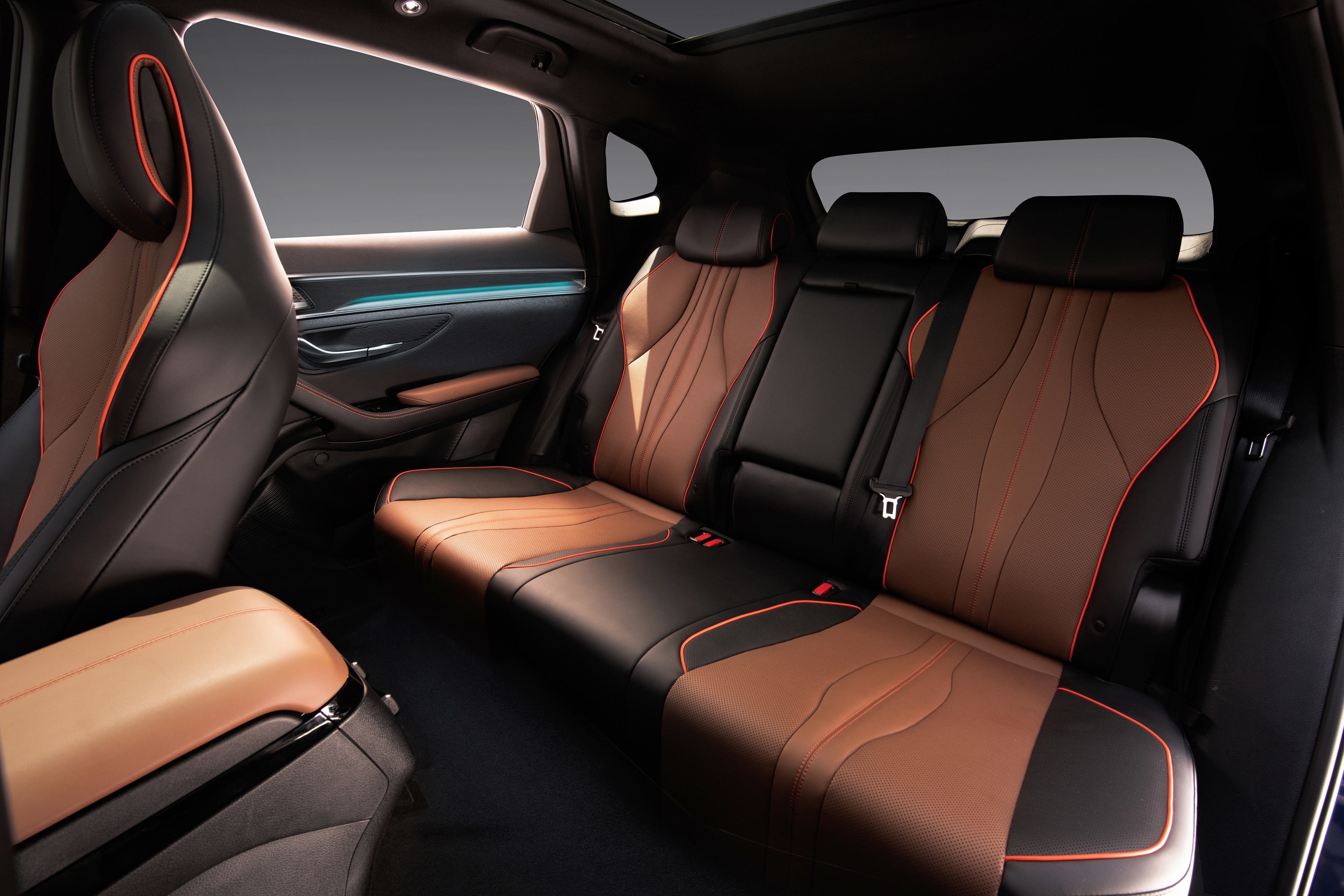 不一样的风格宋plusdmi推赤兔棕玄武黑配色