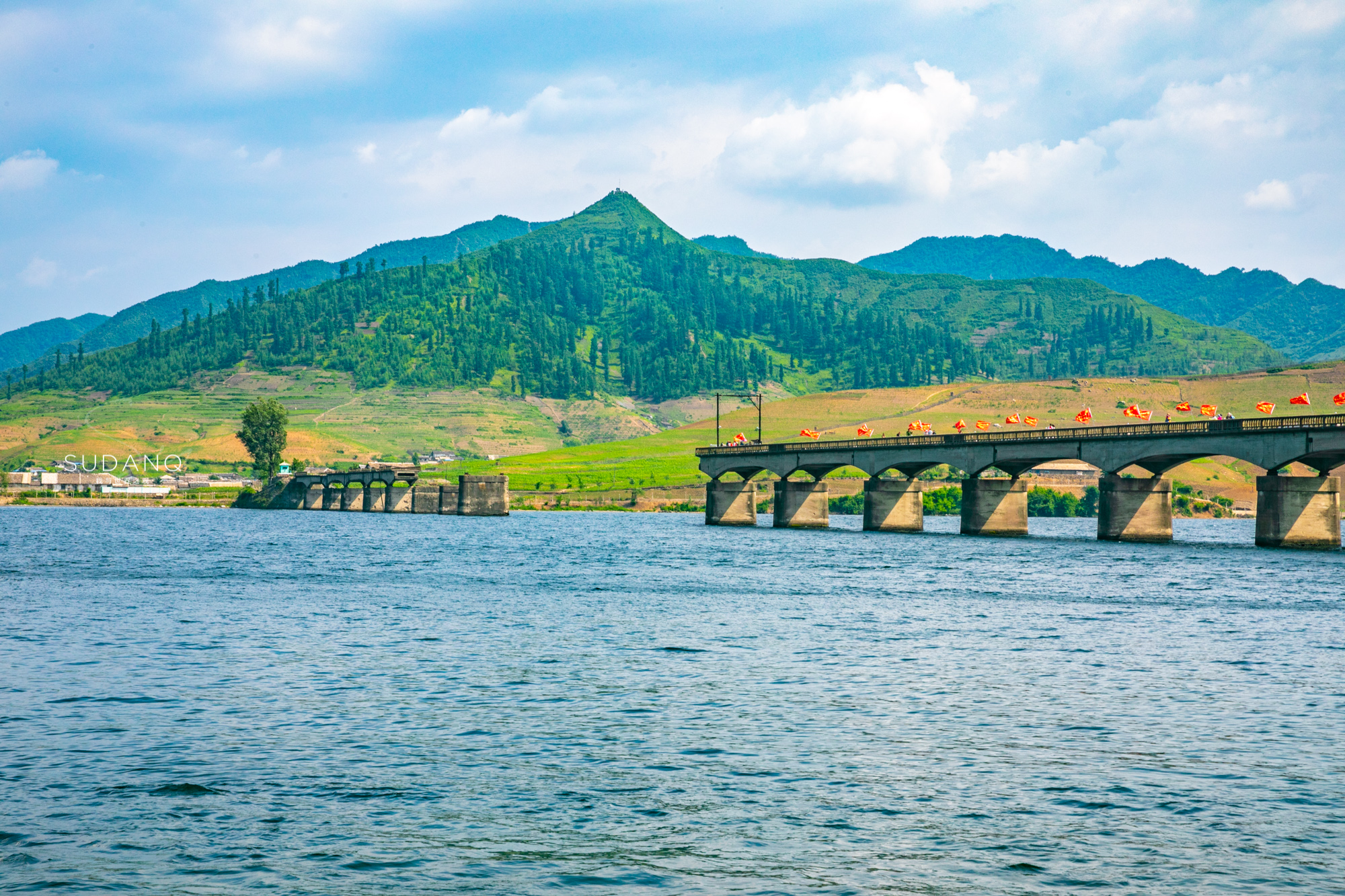 鸭绿江游船,中朝界河历史厚重__凤凰网