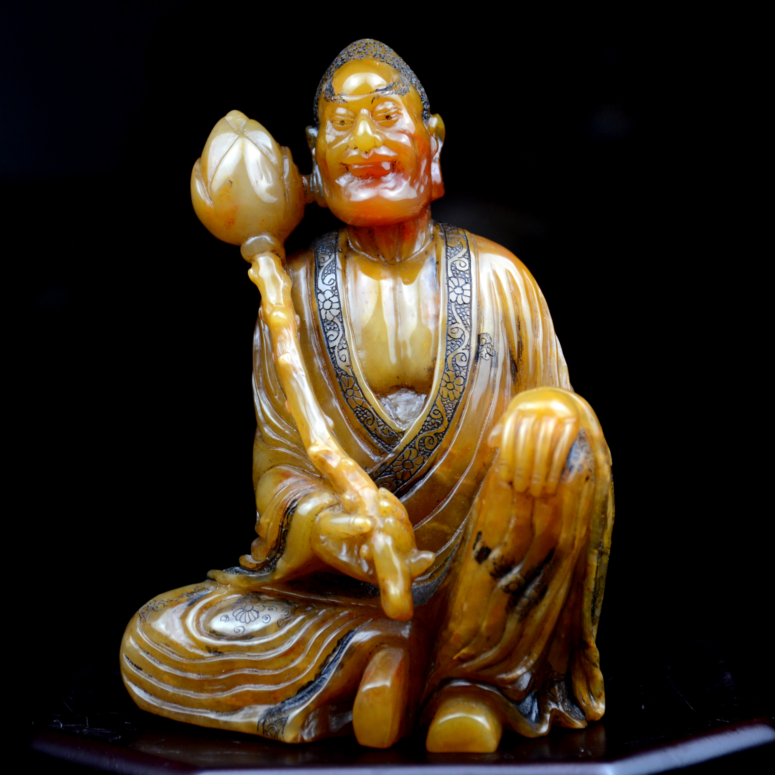 全球首次！寿山石收藏家黄坚展出清代早期寿山石作品《十八罗汉