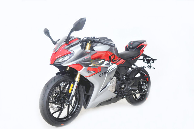 先是铃木gsx250r的官降,然后钱江带着新车型加入战团.