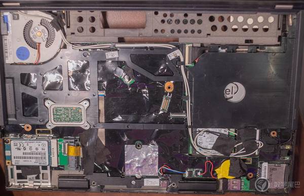 拆掉键盘、掌托