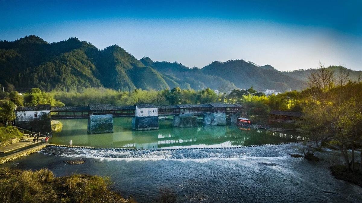 湖南江西等地支持鸿星尔克:穿该品牌服饰可免景区门票 住酒店打八折