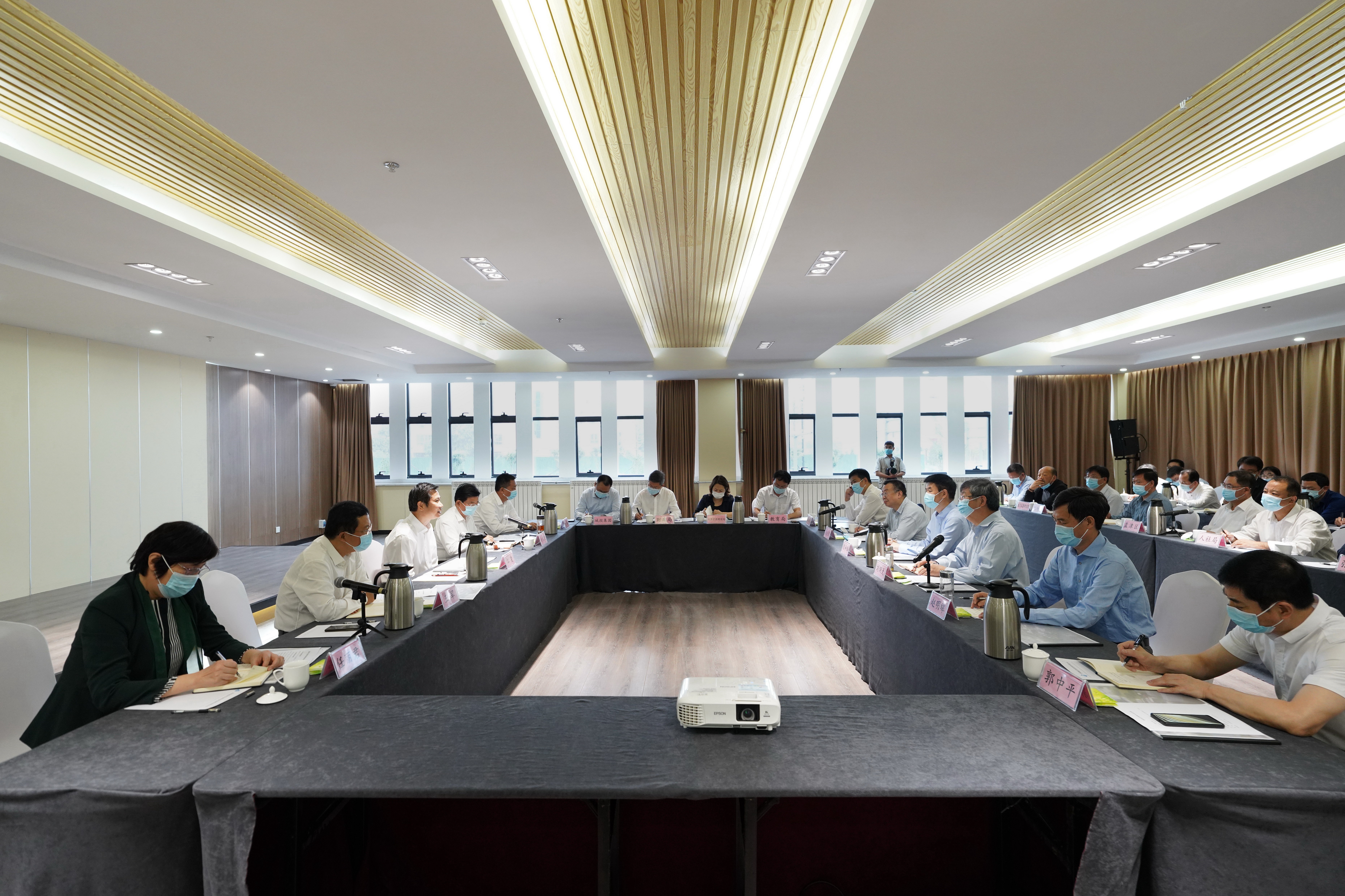 郑州大学与洛阳市深化合作座谈会在洛阳举行。 郑州大学官网 图