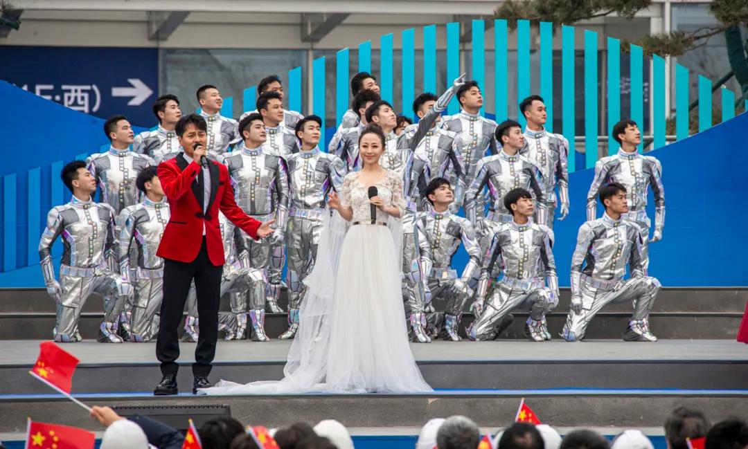 中央广播电视总台"心连心"艺术团到雄安新区慰问演出