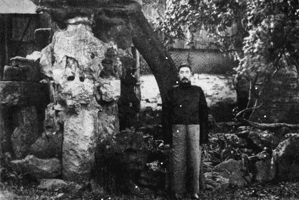 冒鹤亭 (拍摄于1921年左右,时任淮安关监督),见冒鹤亭《后山诗注补笺》