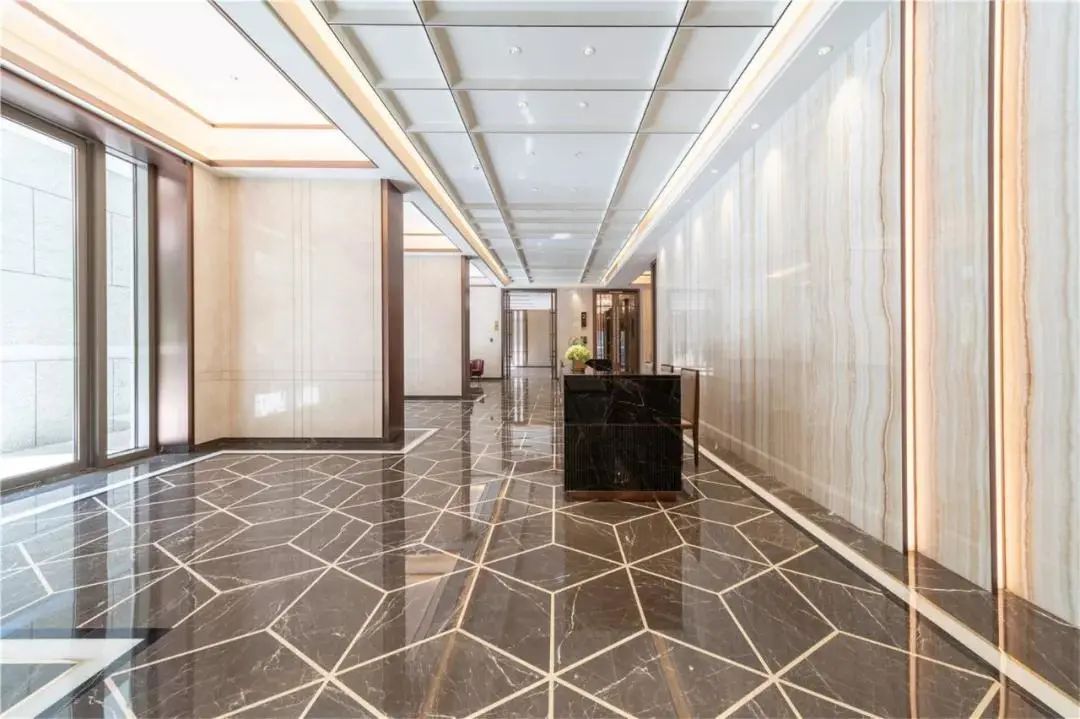 就连入户大堂和车库,都保持着极高的水准.     大家绿城金麟府