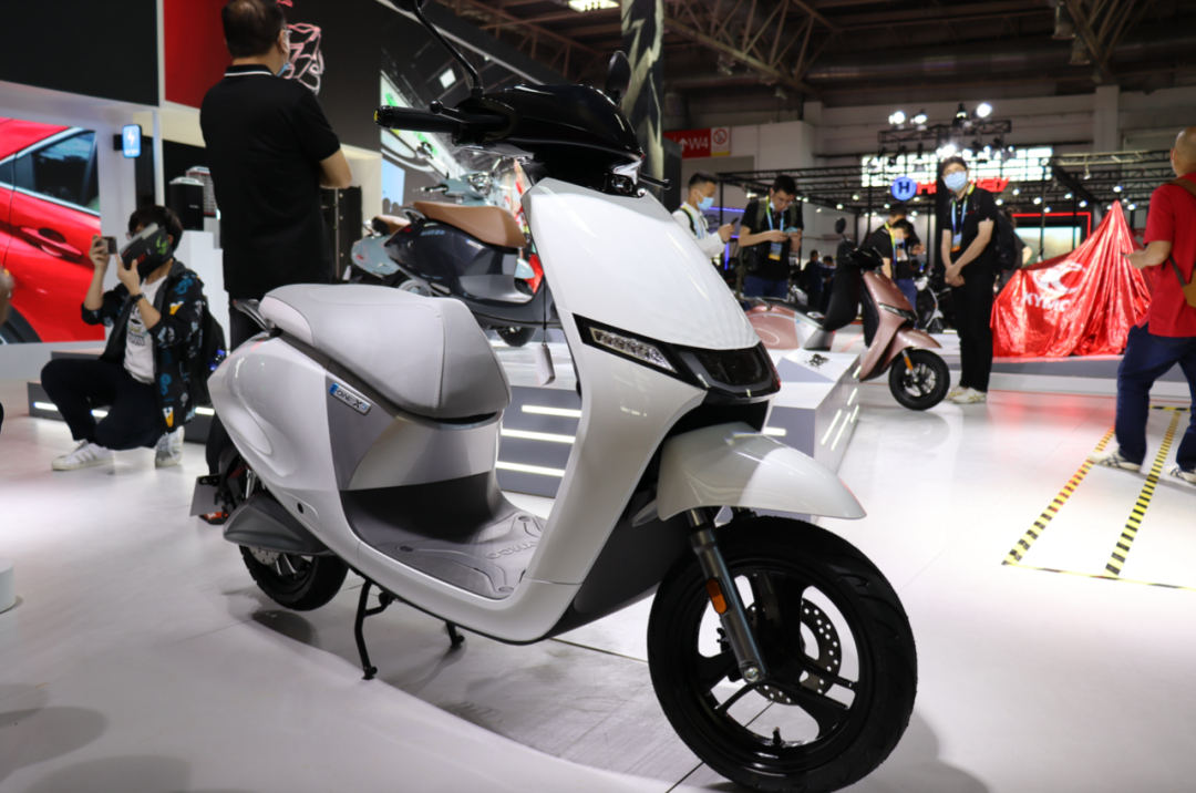 光阳电动强大产品矩阵亮相北京摩展,重塑豪华智能出行体验!