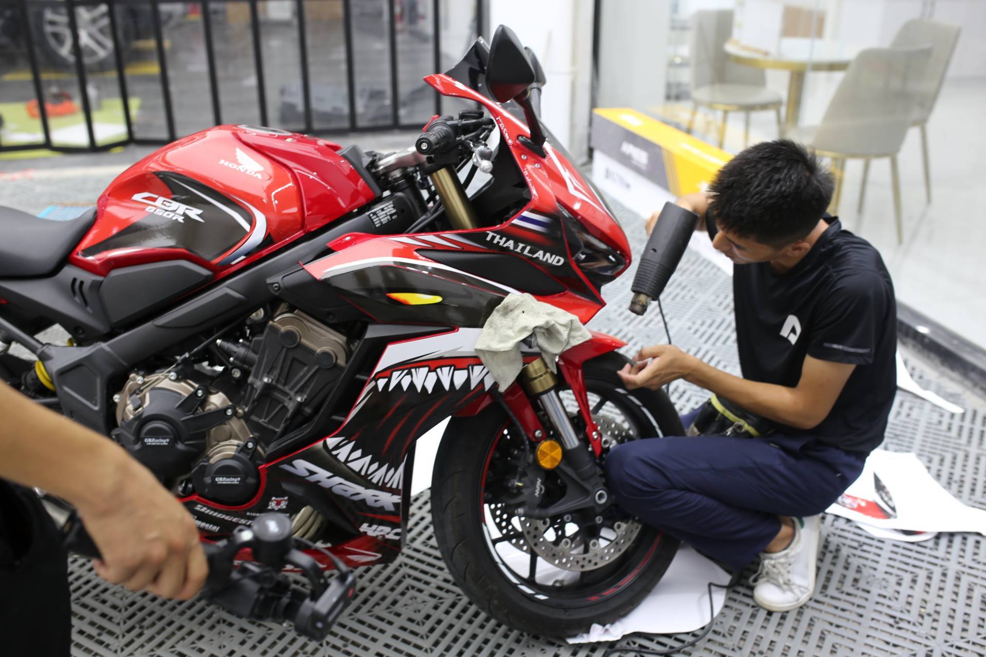 帅气摩托 tnt黄龙600改色高亮水泥灰 本田cbr650r装贴酷炫拉花