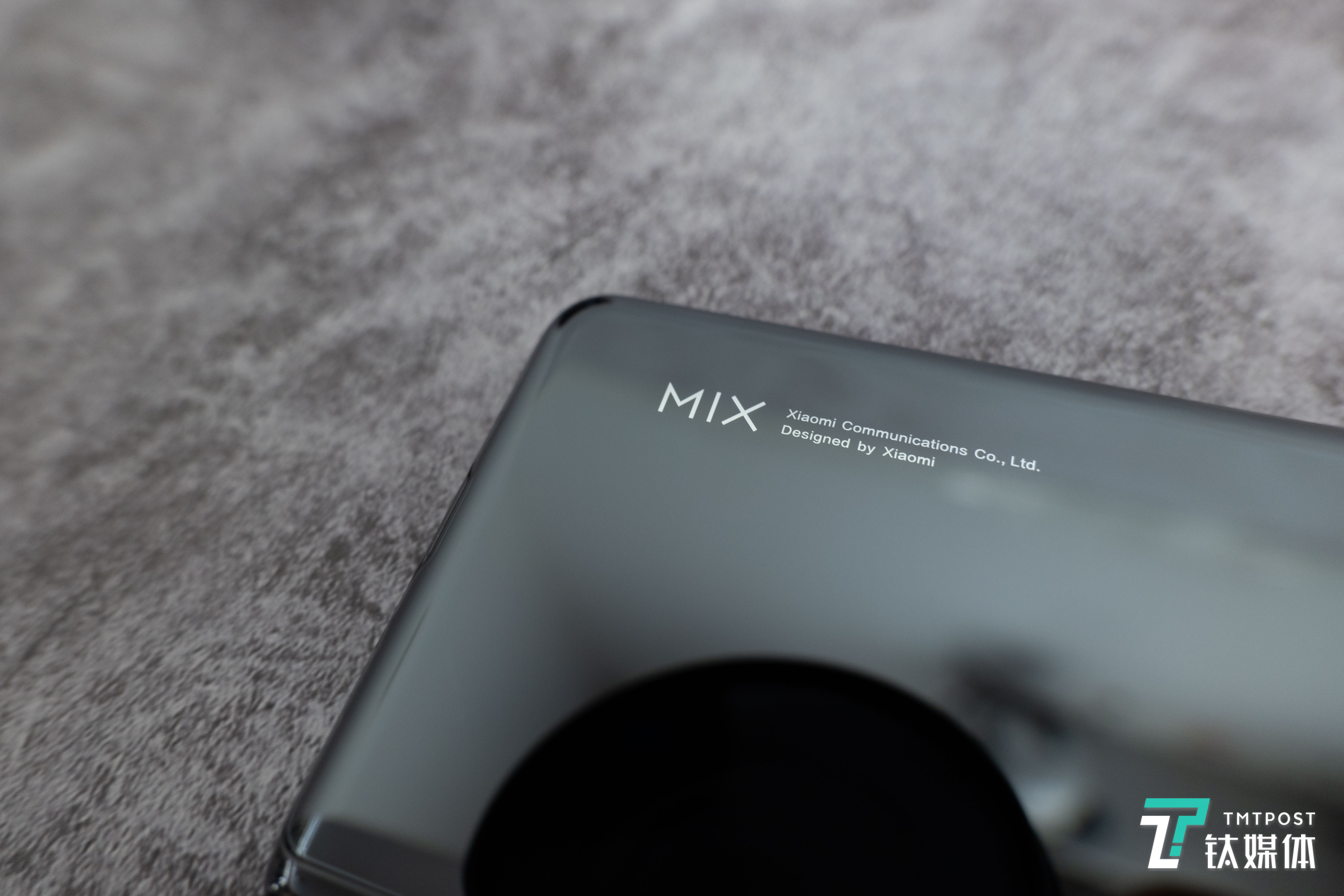 小米 MIX FOLD体验：后发的折叠屏，会更加完美吗？