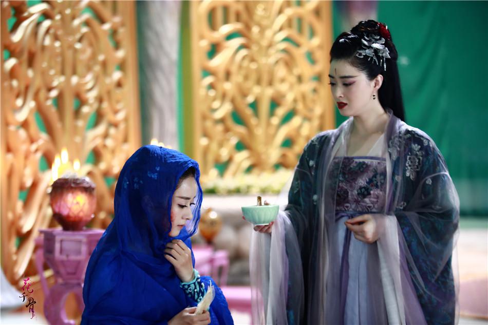 倒是特别出演的《花千骨》里一片痴心不惜为爱堕仙成魔的夏紫薰,《芈