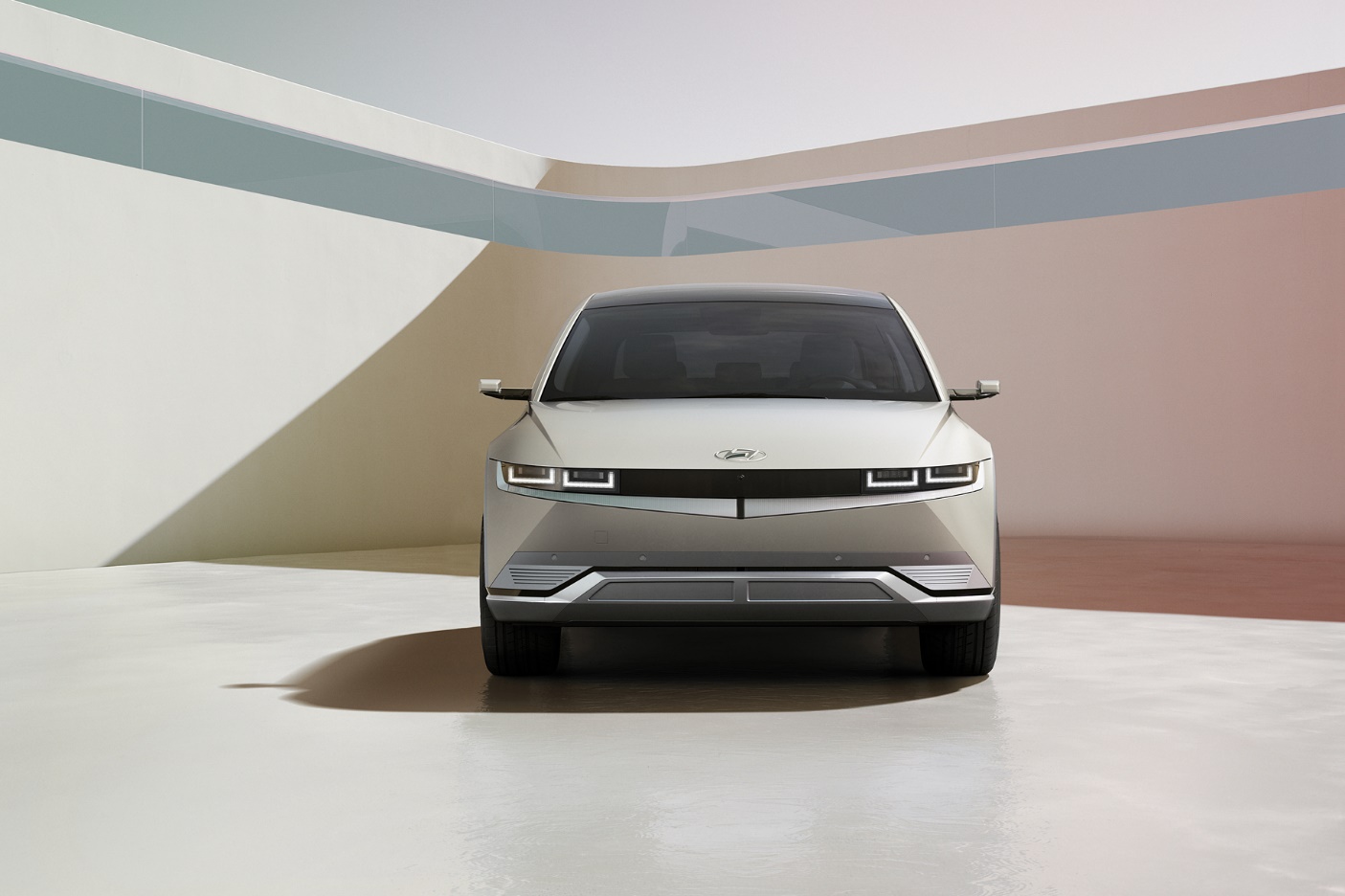 现代全新电动车ioniq 5,引入中国要面对哪些困难?