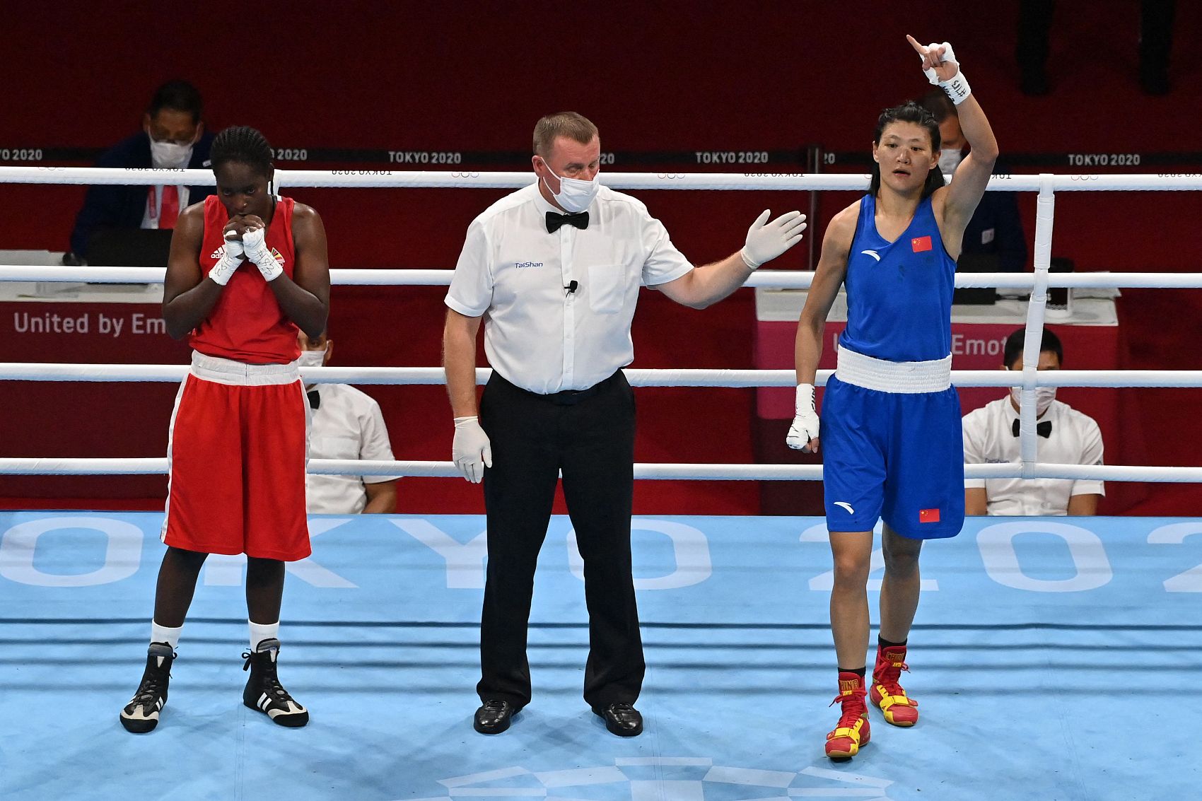 谷红闯入奥运会女子拳击沉量级决赛 比赛服成为她的小幸运