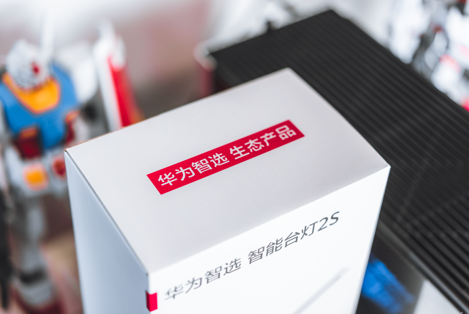 包装顶部和底部都标明了它是华为hilink生态链产品.