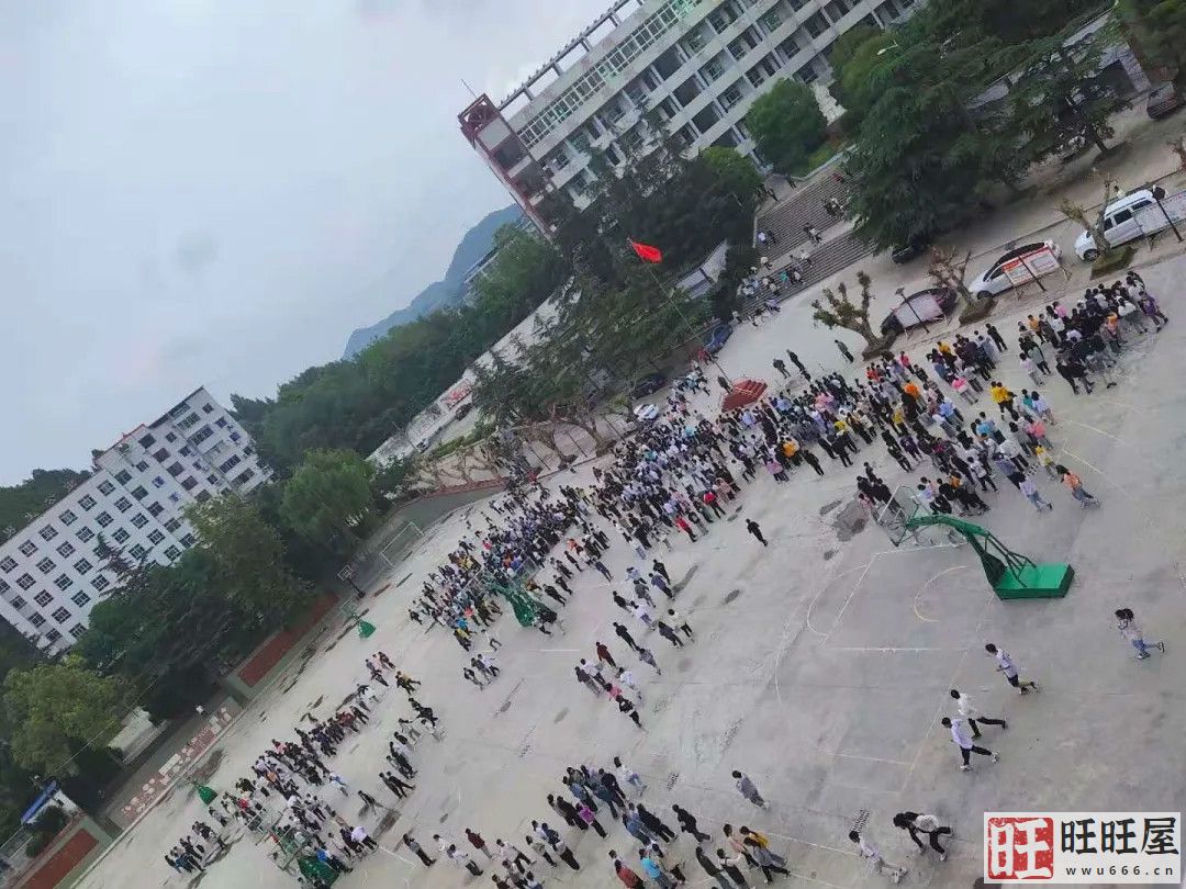 南部伏虎中学举行纪念"5.12"防震减灾疏散演练__凤凰网