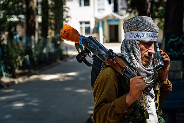 当地时间2021年9月2日,阿富汗喀布尔,塔利班在街头巡逻。