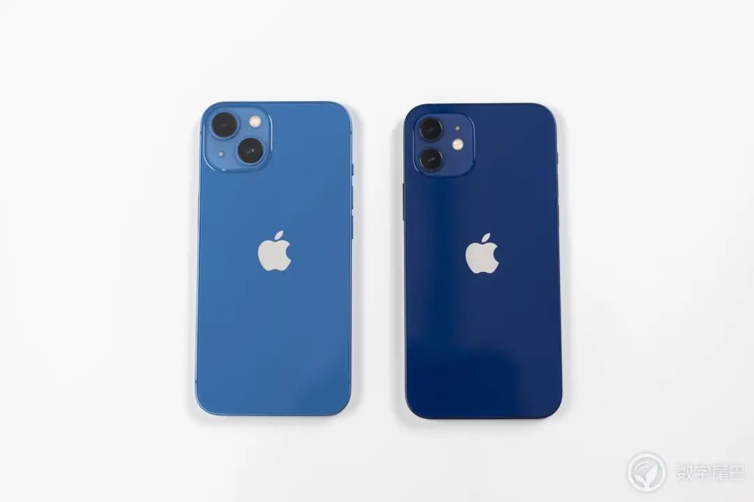 苹果13黑色像深蓝色图片