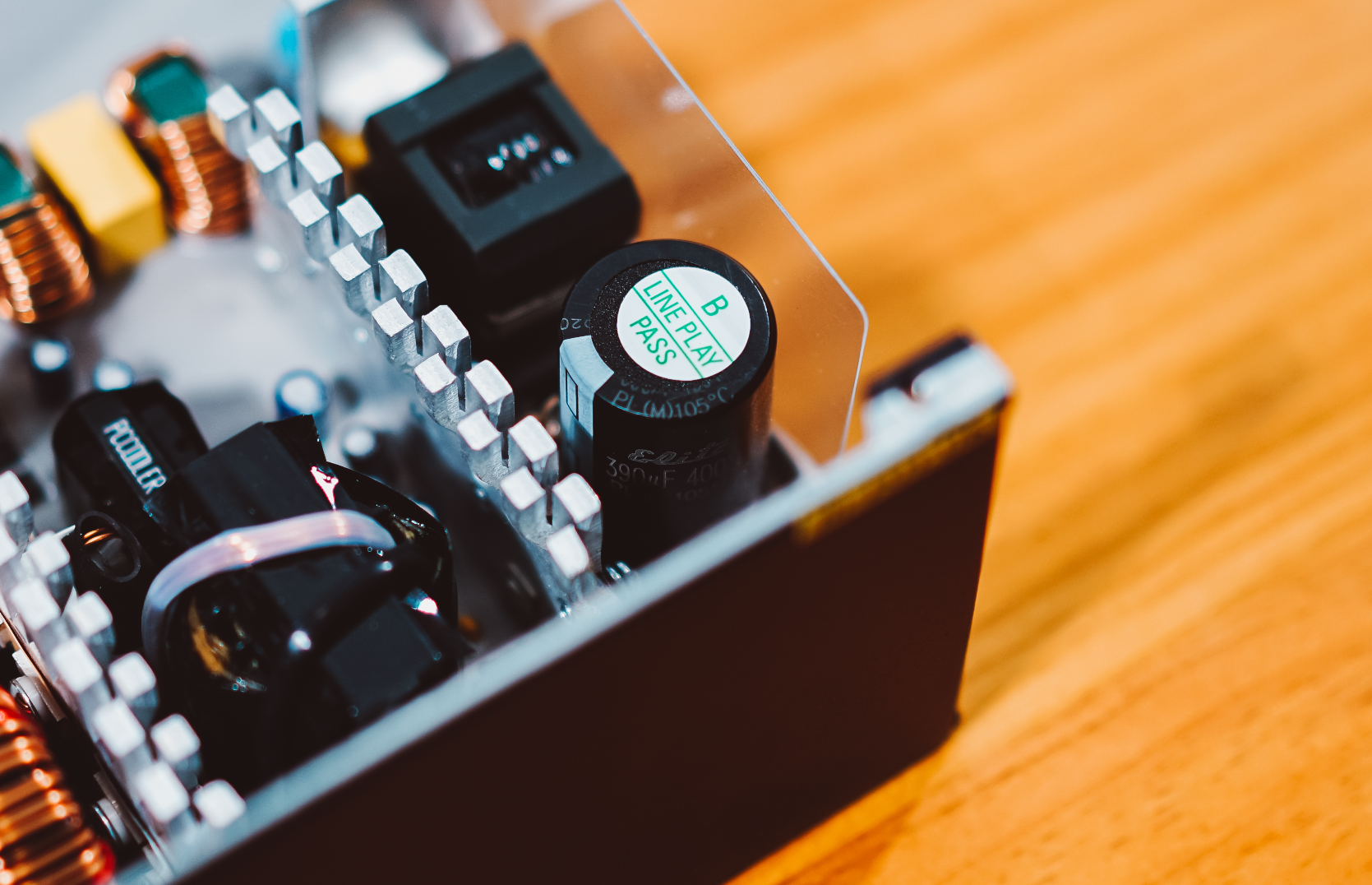 主电容采用的是台系一线品牌capxon(丰宾)主电容,规格为390μf 400v