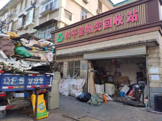 830亿件快递背后:垃圾处理惩罚处罚费达43亿,有人靠纸箱