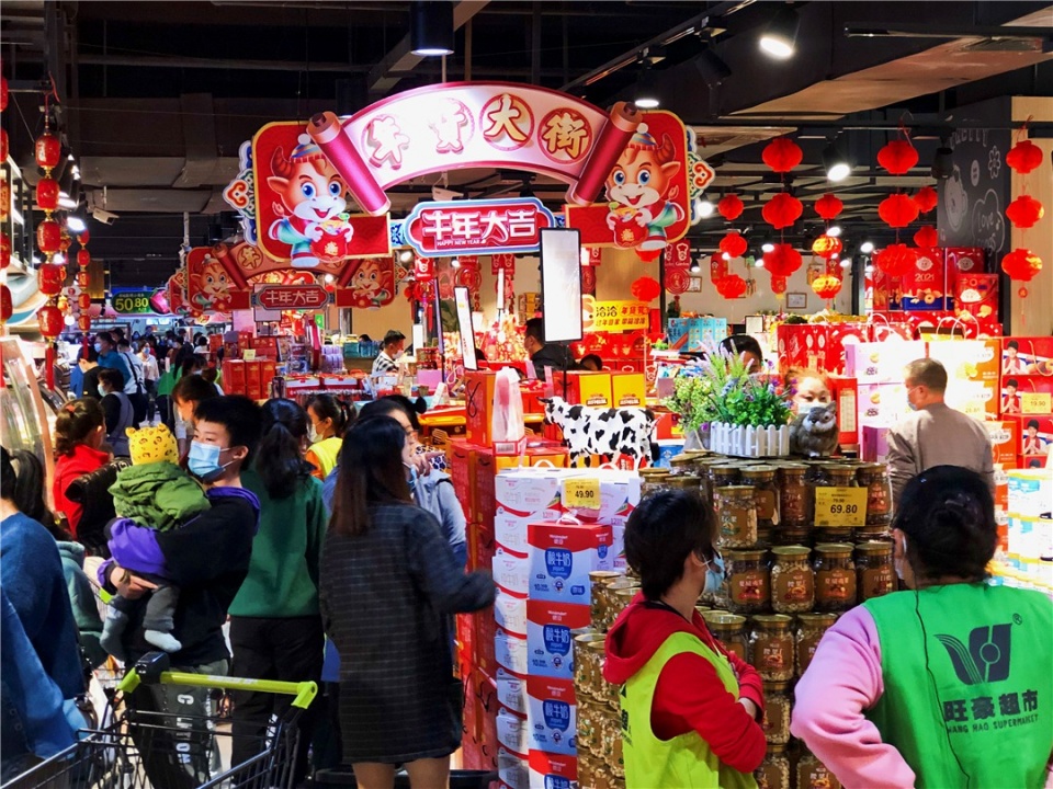 旺豪超市海口三亚两地十家卖场的年货优品大街引爆居民争相办年货